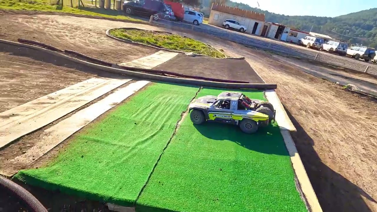 losi super baja rey 2.0 vs arrma Mojave