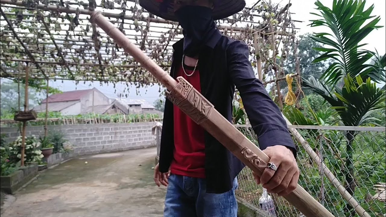 Chế tạo Hán Vũ Kiếm bằng gỗ |
Kiếm báu không bán, chỉ tìm anh hùng