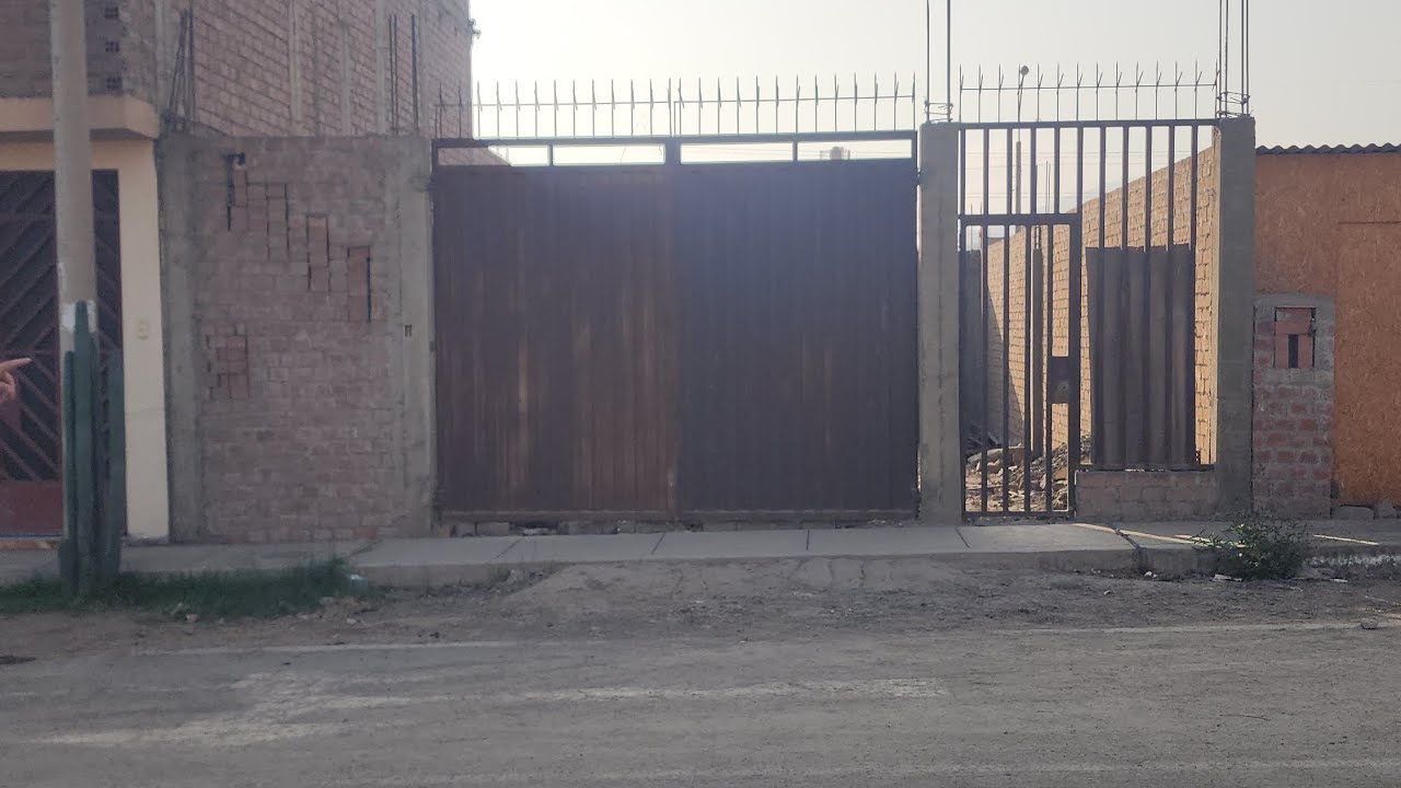 VENTA DE TERRENO CERCADO EN CARABAYLLO DE 110 M2 FRENTE A PARQUE 