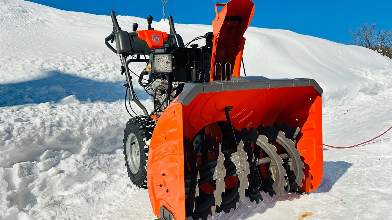 HUSQVARNA ST 330 SNOW BLOWER | 389cm3 | HEAVY SNOW AFTER SNOW PLOWING | 2023 | VYCHYLOVKA