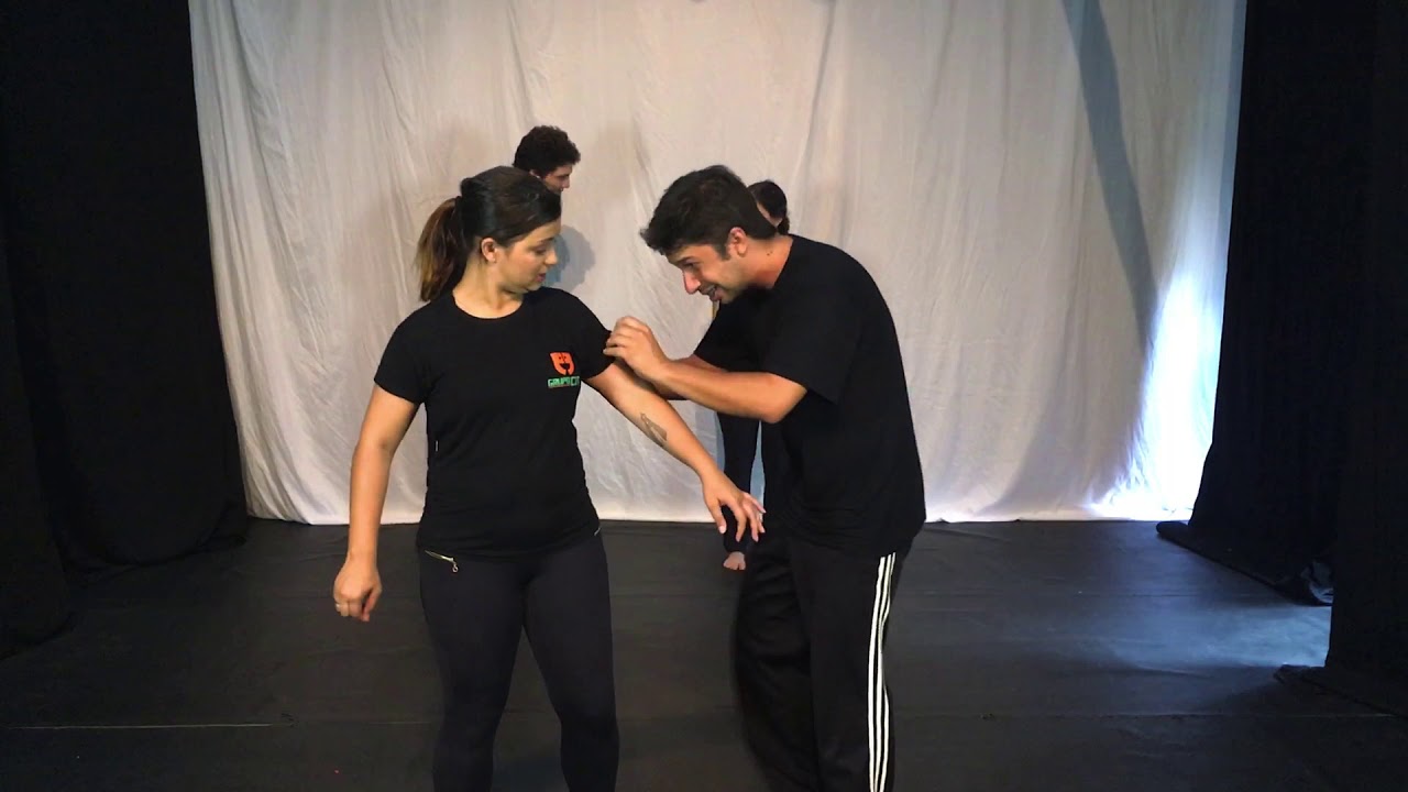 Exercícios de teatro / Jogos teatrais -  Entra e sai