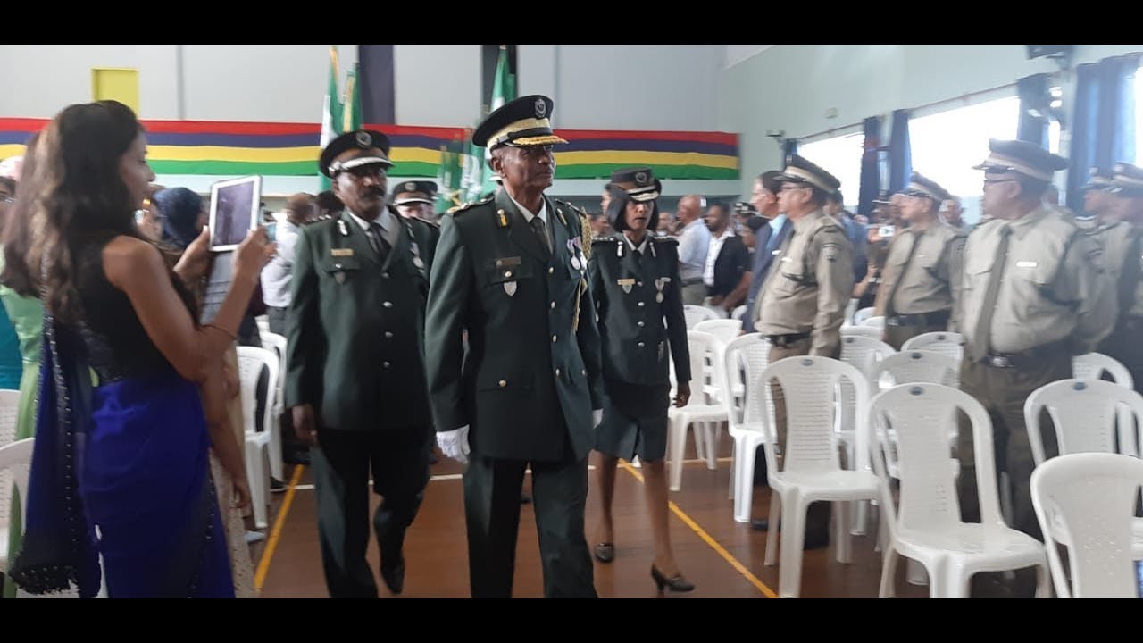 Remise de médaille à la Prison de Beau-Bassin