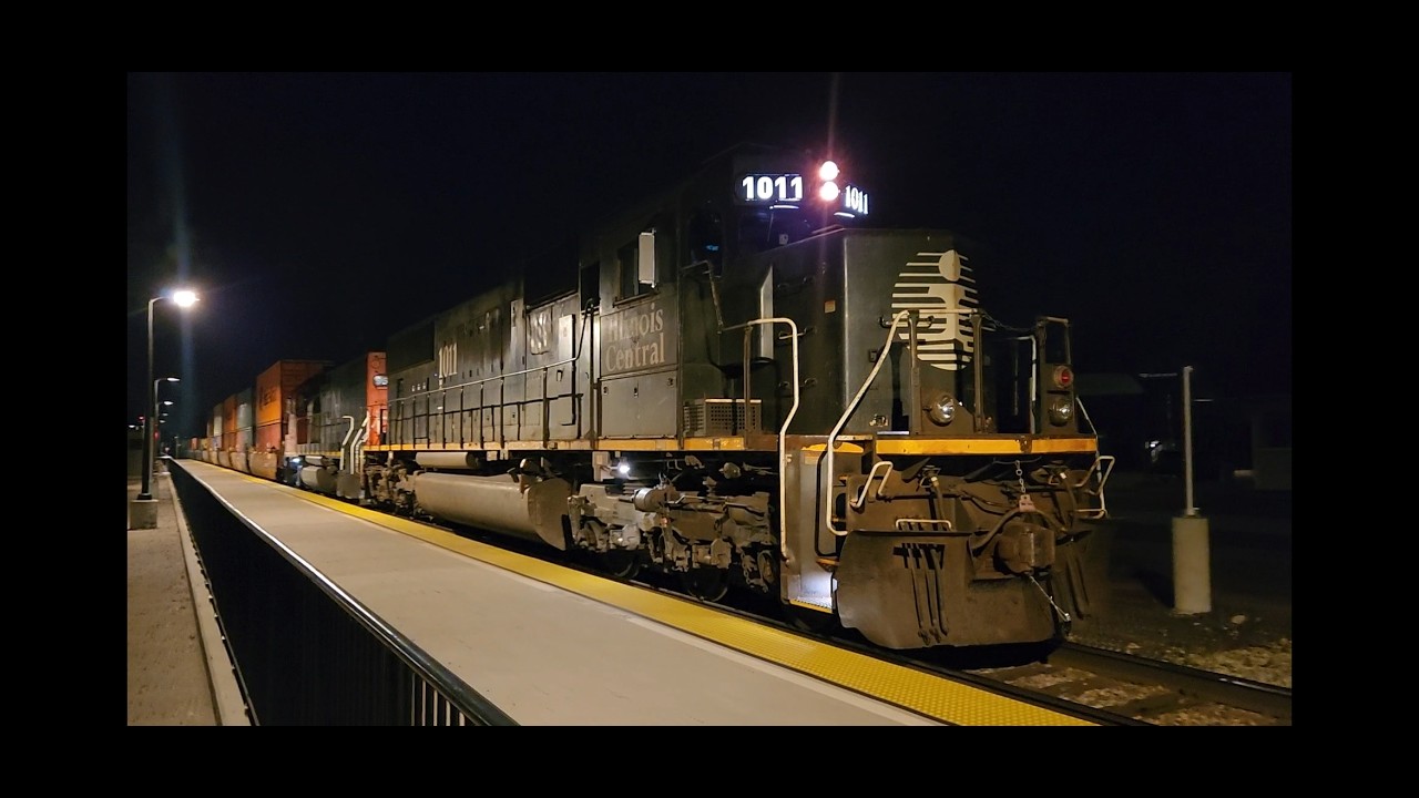 Illinois Central Setting up Northbound Stack Train! Late Night Union Pacific & CSX! #railfanning