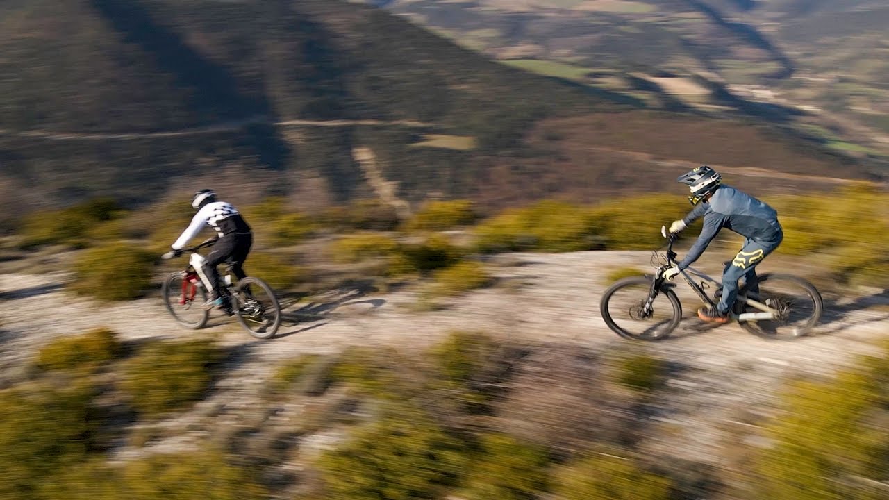 La DESCENTE du PARQUET : VTTAE vs VTT / Peugeot em01 2020 vs Lapierre Zesty 6.9 2021