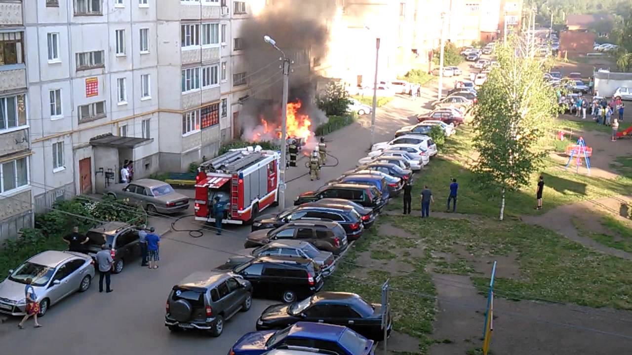 Пожар в Уфе 30.05.2016 на ул.Дагестанская 13/1 горела Деу Нексия
