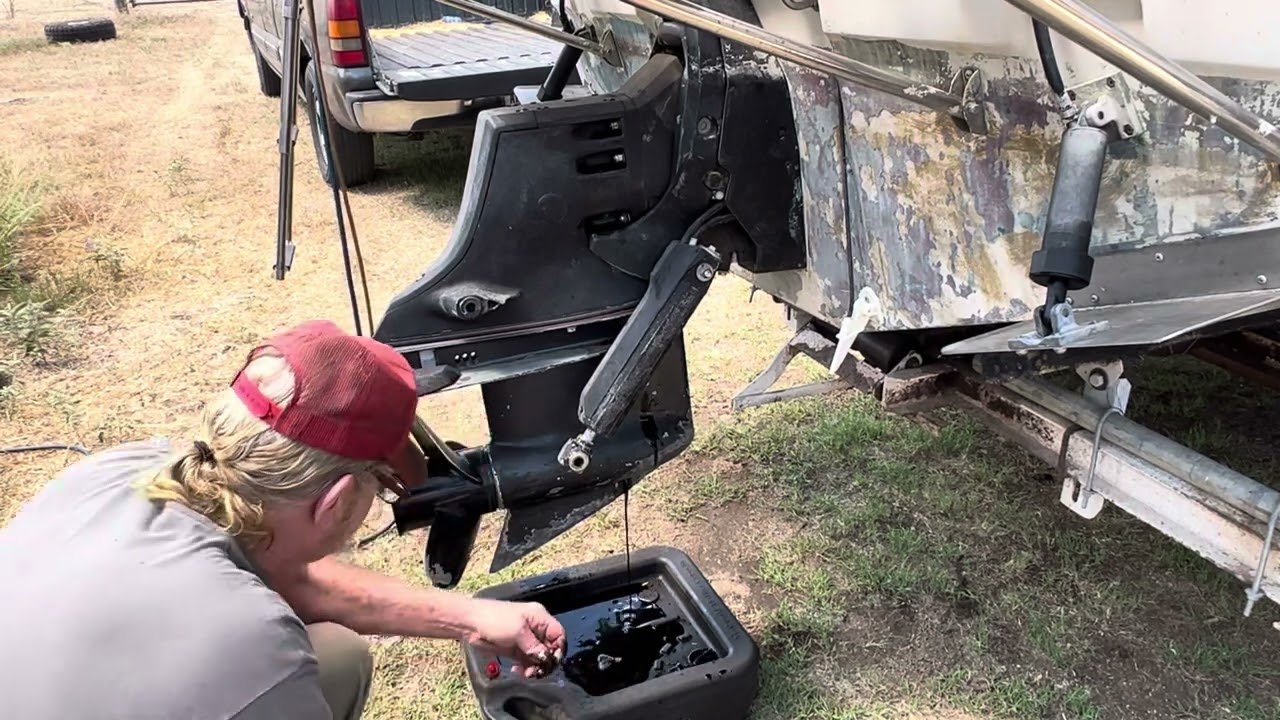 1988 Bayliner 2455 Pt. 3 Removing the Cobra out drive