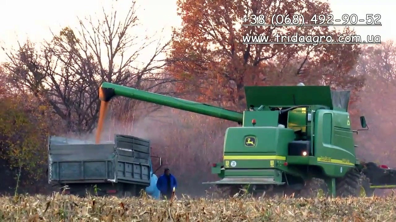 Комбайн John Deere с жаткой Capello Diamant собирает урожай кукурузы