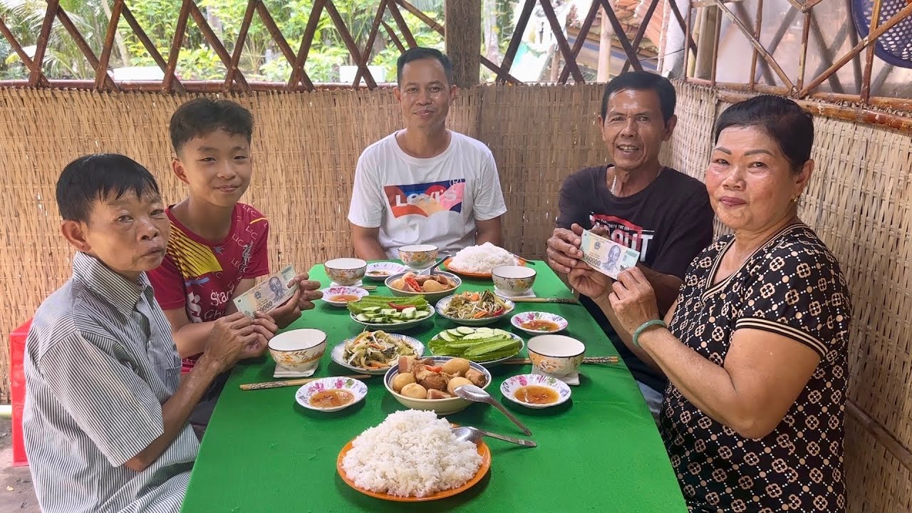 Thịt Kho Trứng Mừng Món Quà Rất Lớn Của Chị Hiền Ở Hậu Giang Tặng Gia Đình Và Bà Con /at6n