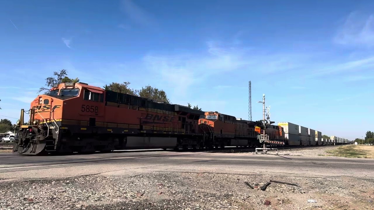 FAST BNSF Z Train Rolls Past the Perry, Oklahoma, Train Station!