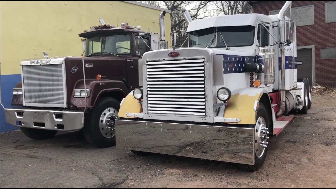 Peterbilt 359 extended hood + mack superliner