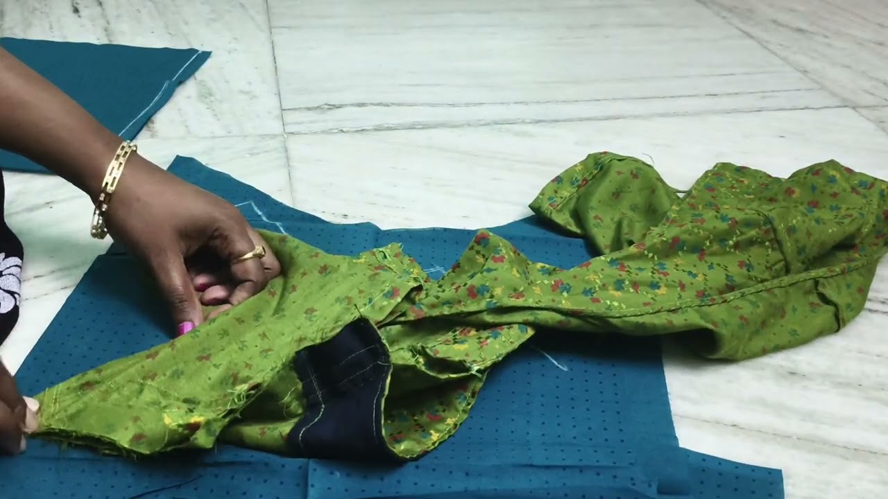 Ekkada టేప్ వాడకుండా అది blouse  తో ne cutting don't Miss the blouse full cutting video 