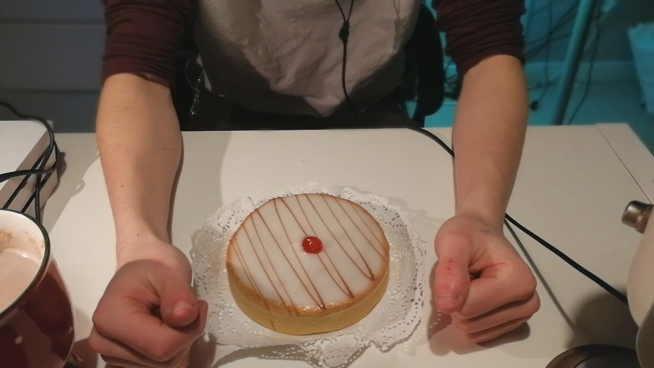 ASMR - Lunchtime Chatter (Cake and Hot Chocolate)