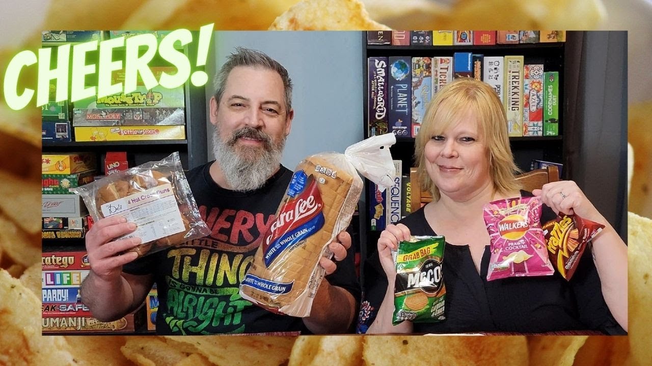 AMERICANS TRY CRISP SANDWICHES AND HOT CROSS BUNS