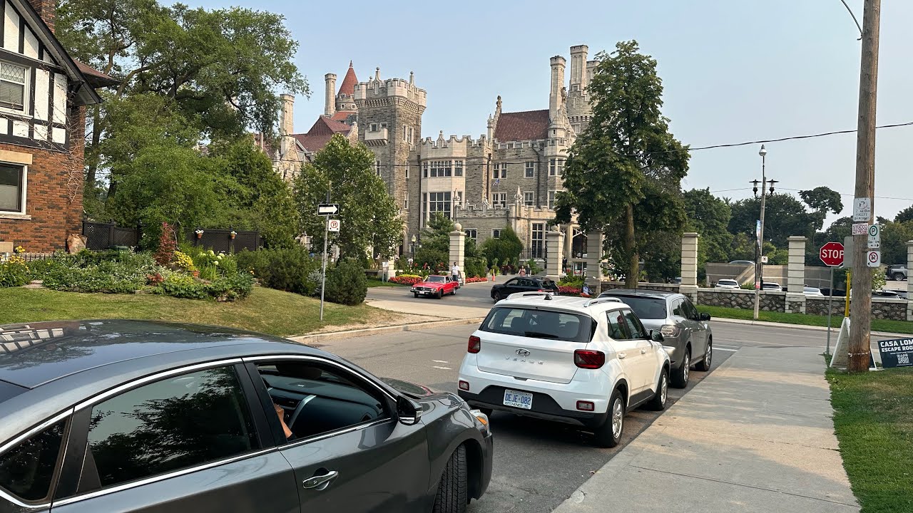 Toronto Eglington’dan  Casa Loma’ya Yürüyüş | Gizemli Şato Yolculuğu 🏰