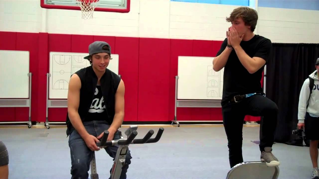 Katy Bowersox Hugs and Kisses Wes and Drew from Emblem 3 at