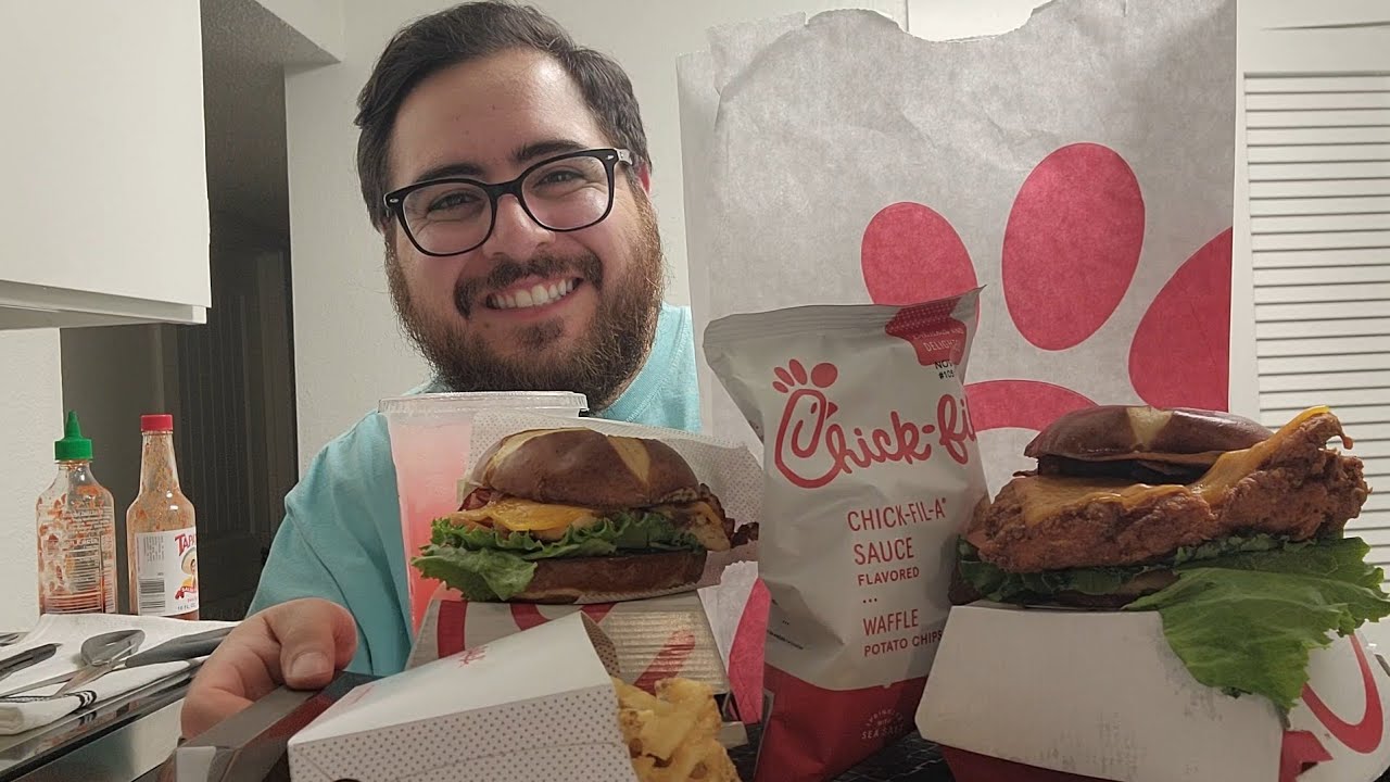 Chick-fil-A NEW Pretzel Cheddar Club Chicken Sandwich Menu REVIEW 
