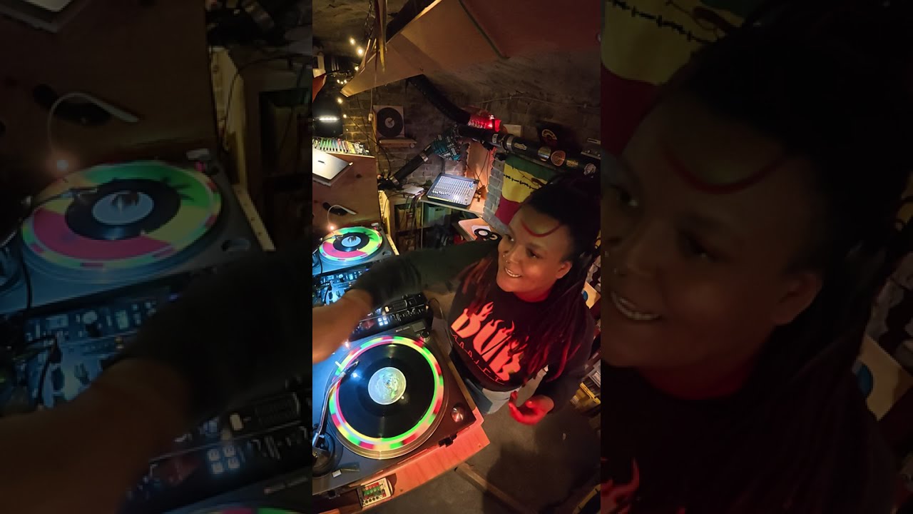 Sista Kesh I-A pon RaggaDubJab @ RootsCafé