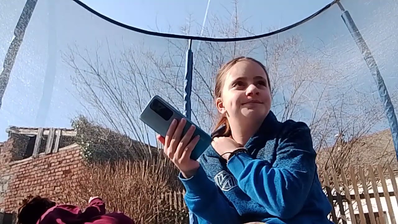 První video a odhalení (odpovídám na otázky z Ngl)❤️. ( Zapněte si titulky )
