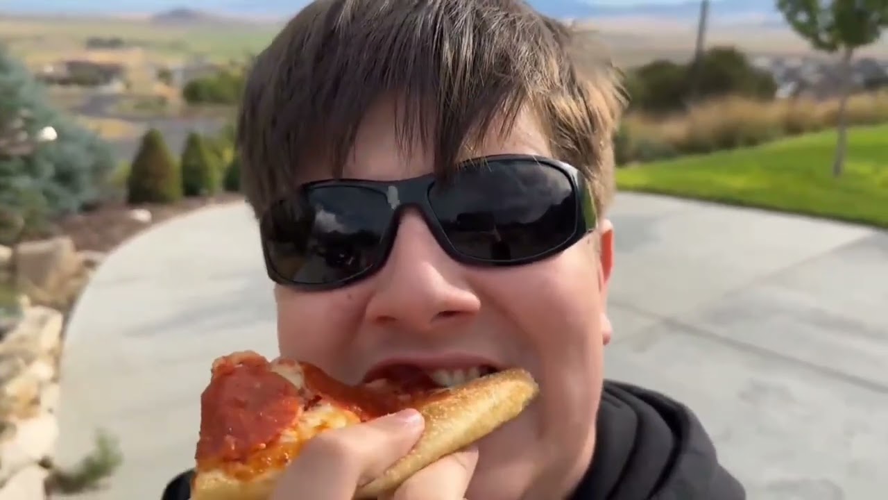 Daddy Temper Tantrum Throw Kid's Pizza Because He Wanted McDonald's Reverse