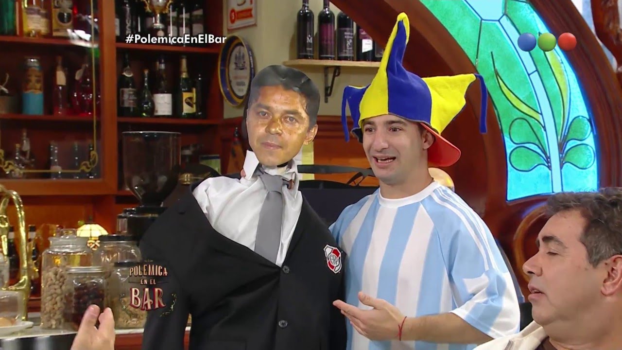 ¡Nazareno y el Muñeco Gallardo! - Polémica en el Bar