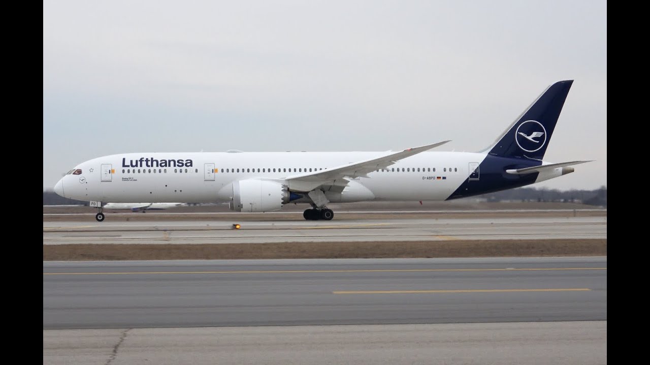 Lufthansa Boeing 787-9 take off, DTW