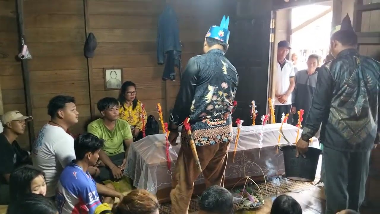 Acara pbwrangkatan jenazah keponakan kami SOMA, menuju tempat pemakaman.