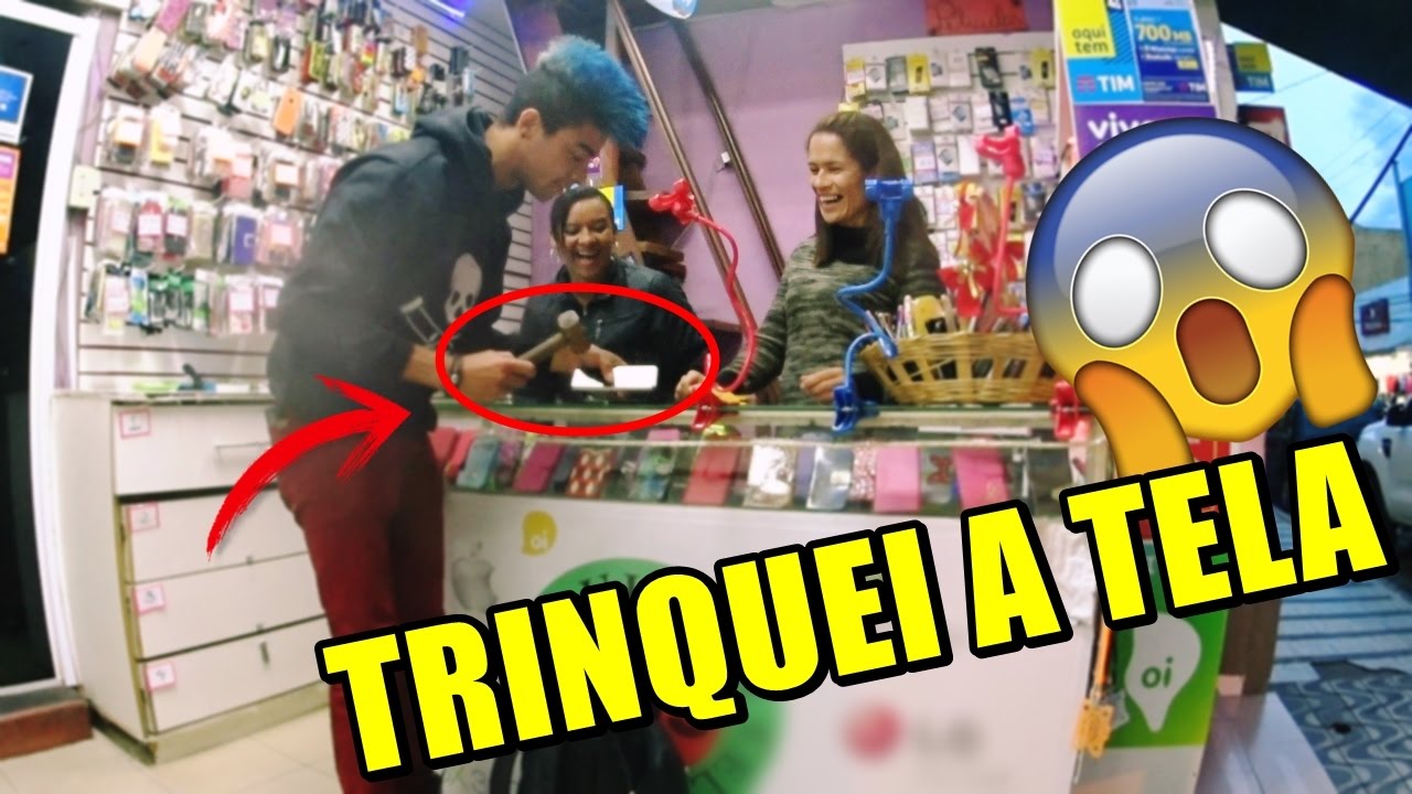 TESTANDO PEL&Iacute;CULA DE CELULAR COM MARTELO