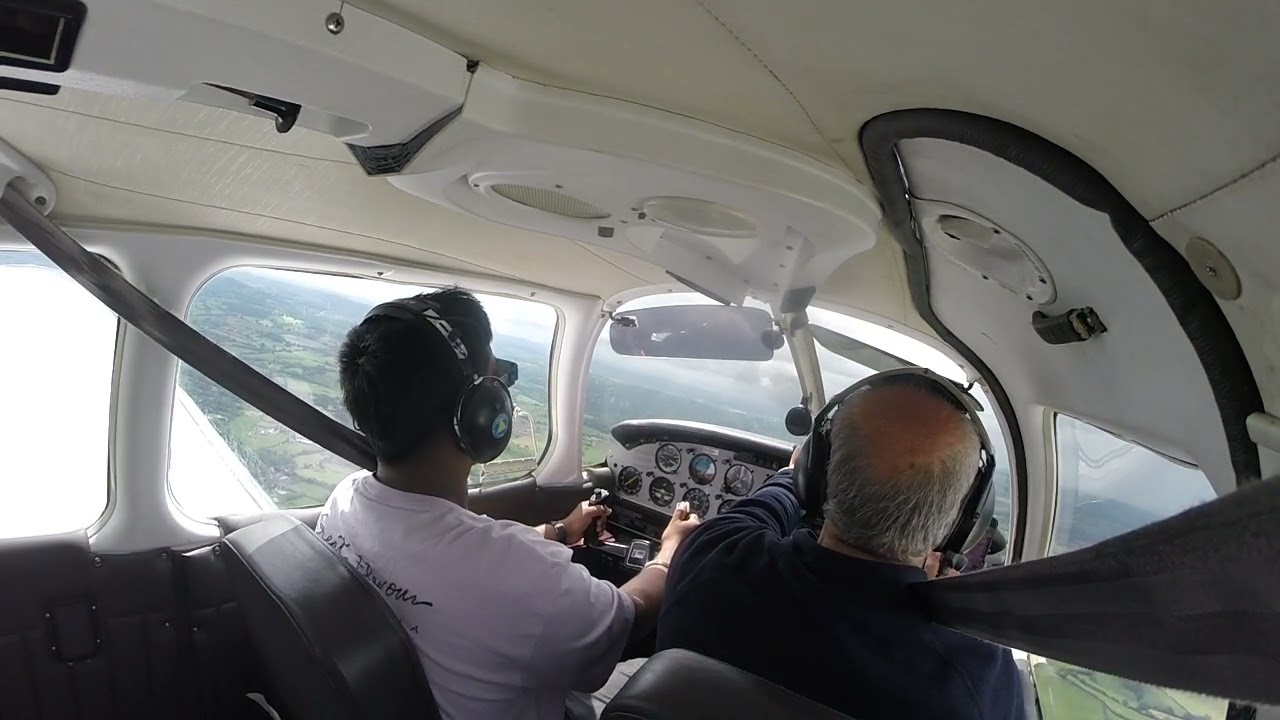 My Unforgettable Flying Experience with Virgin Experience Days and Clifton Aviation! 🚁
