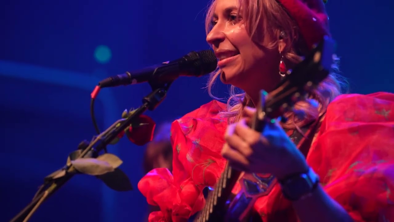 Lindsay Lou - Nothing's Working (live)