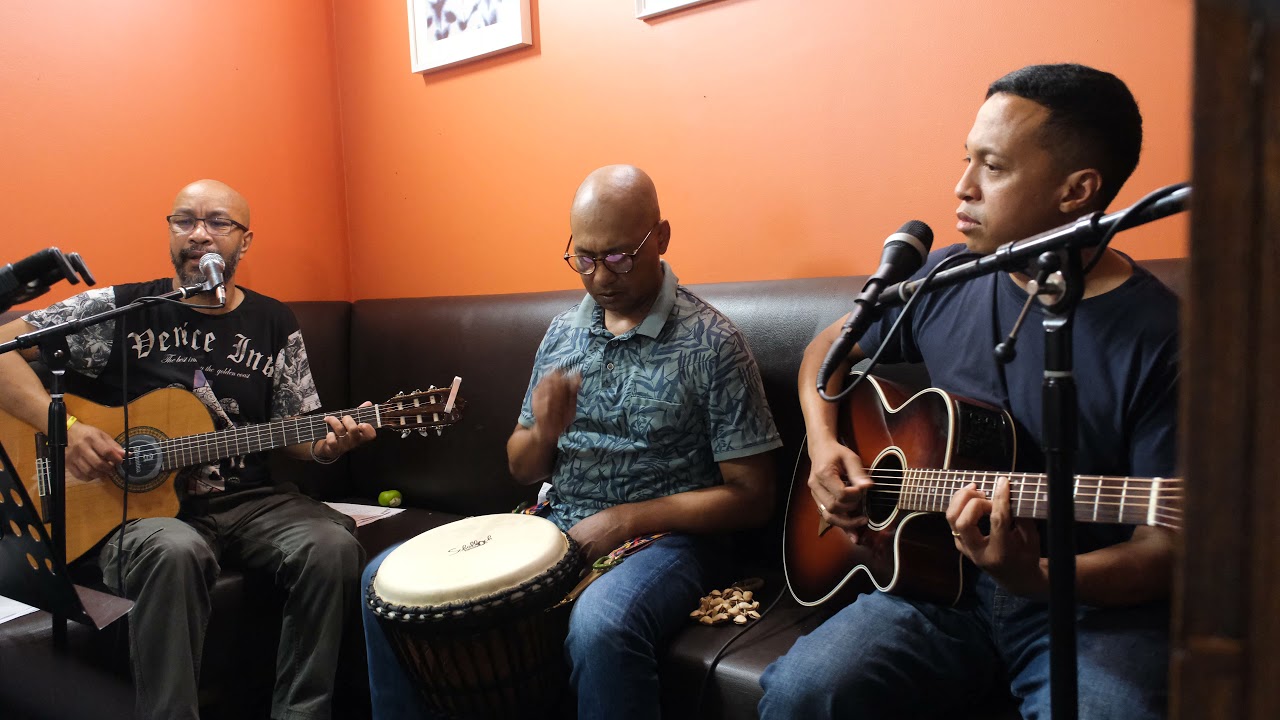 Titi Raha et Riana Rakoto - Cover - Indray hariva izay - Mireille