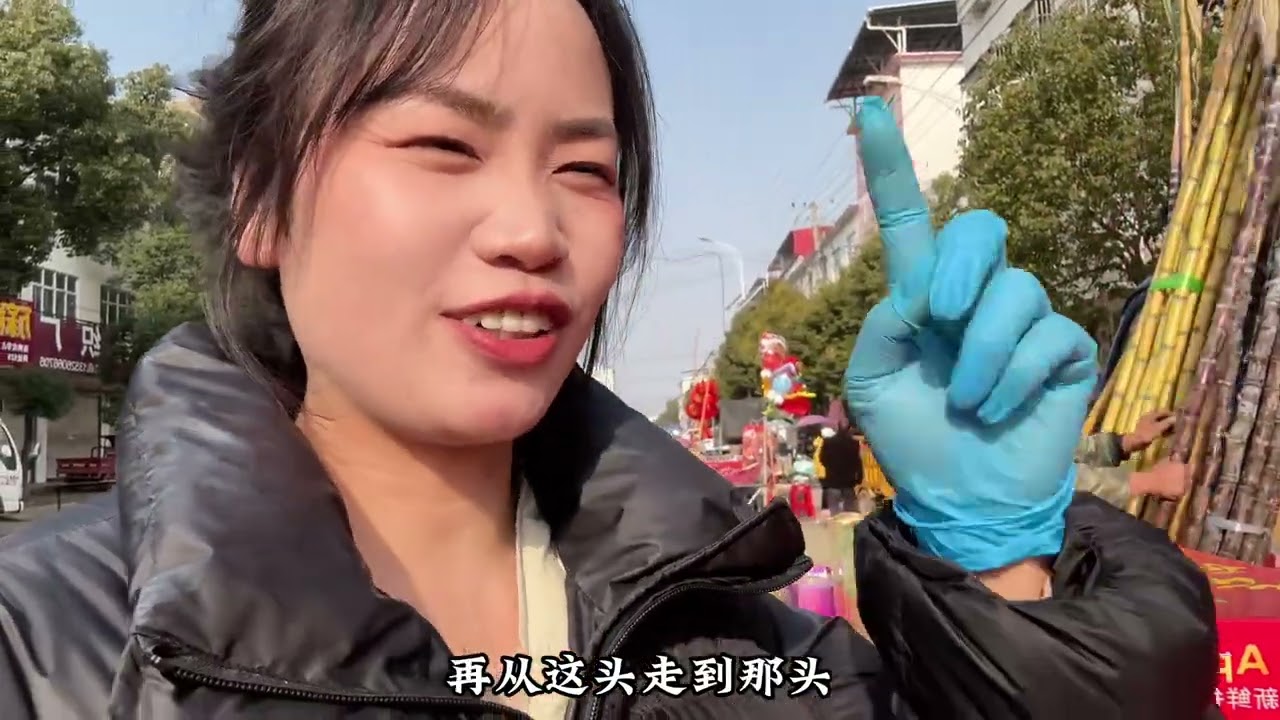 榴莲的出肉率也太高了吧，草莓、菠萝蜜、榴莲、车厘子都整件买，年味越来越足，营业额有没有破万？