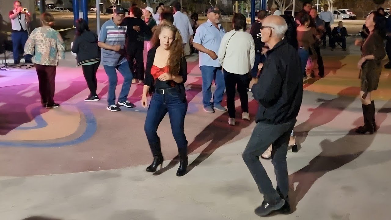 Bailando las composiciones del Grupo Dos-Tres 