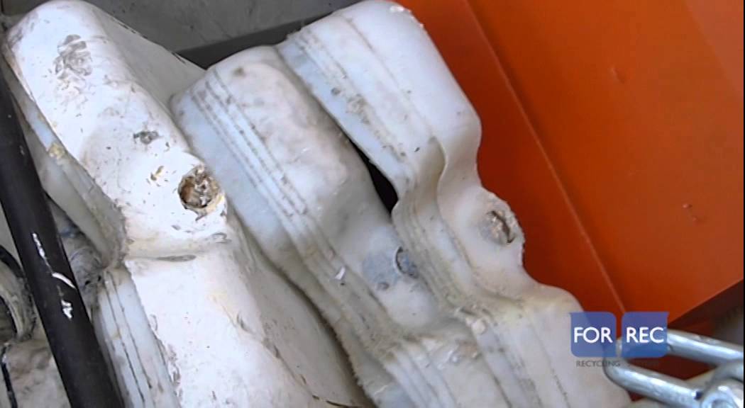 Broyeurs à quatre arbres (TQ) pour le recyclage de bacs en plastique - Forrec