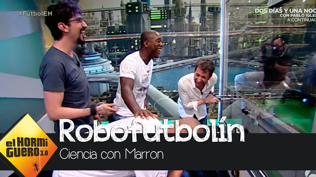 Roberto Carlos y Seedorf vs El Robot que juega al futbolín - El Hormiguero 3.0