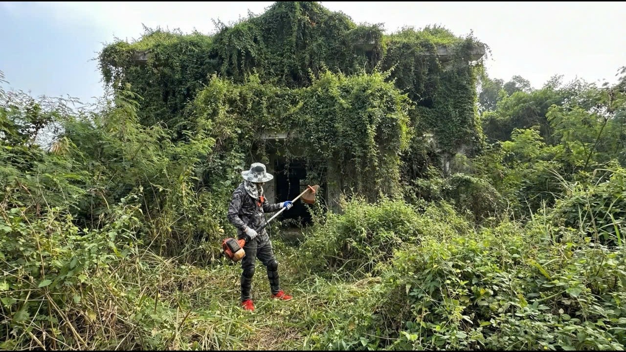 Living alone in a house overgrown with grass, he became withdrawn and isolated.