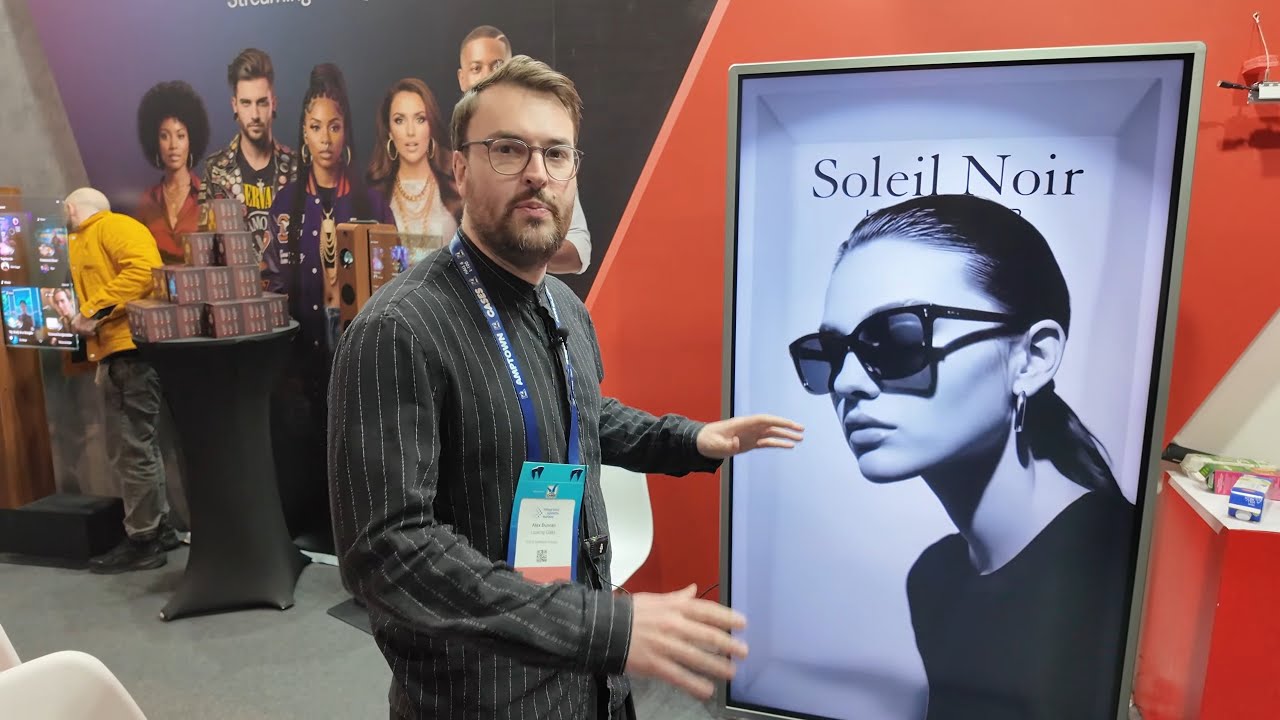 Looking Glass 86 HLD + faytech: 4K hololuminescent signage, IR touch, AI avatars