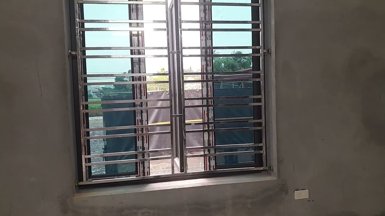 Mẫu sen hoa cửa sổ làm bằng inox đẹp bền và sang trọng