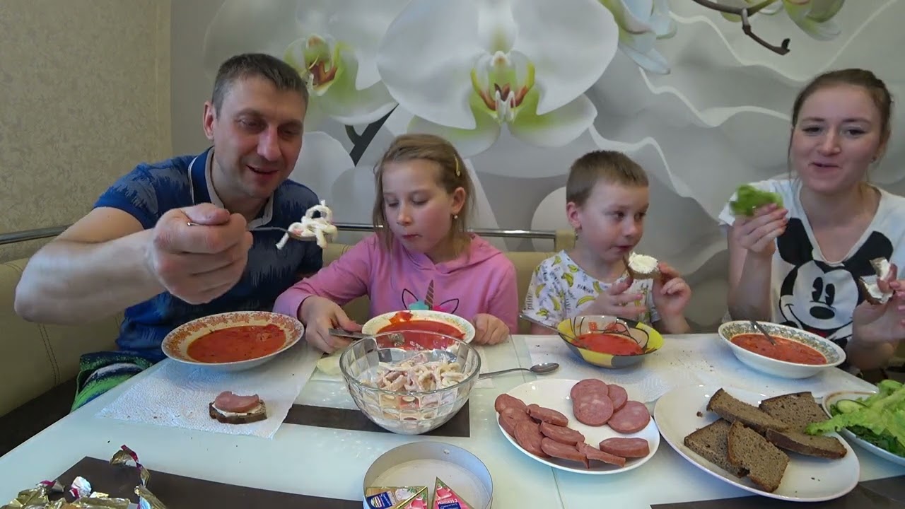 MUKBANG FESTIVE BORSCHT FOR MARCH 8