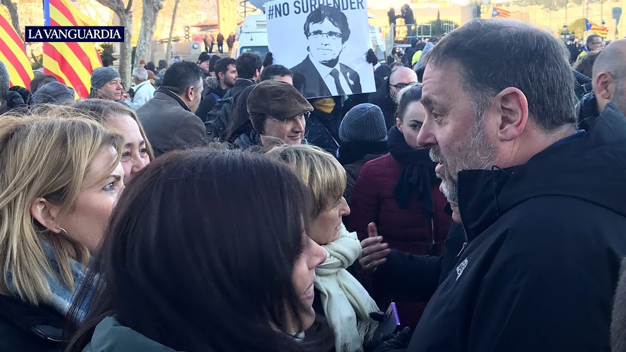Abucheos a Junqueras en la manifestaci&oacute;n independentista que congrega a unas 6.500 personas