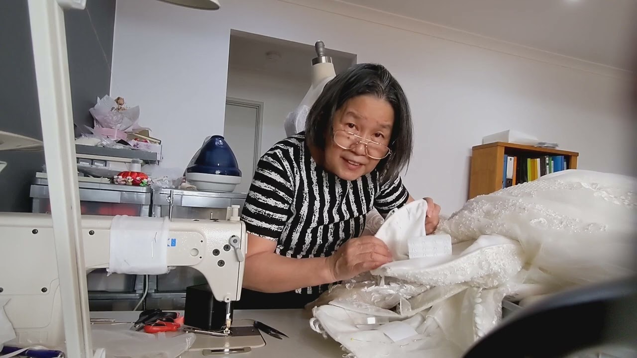 Gap at bust - wedding dress alterations explained @monbellebridal