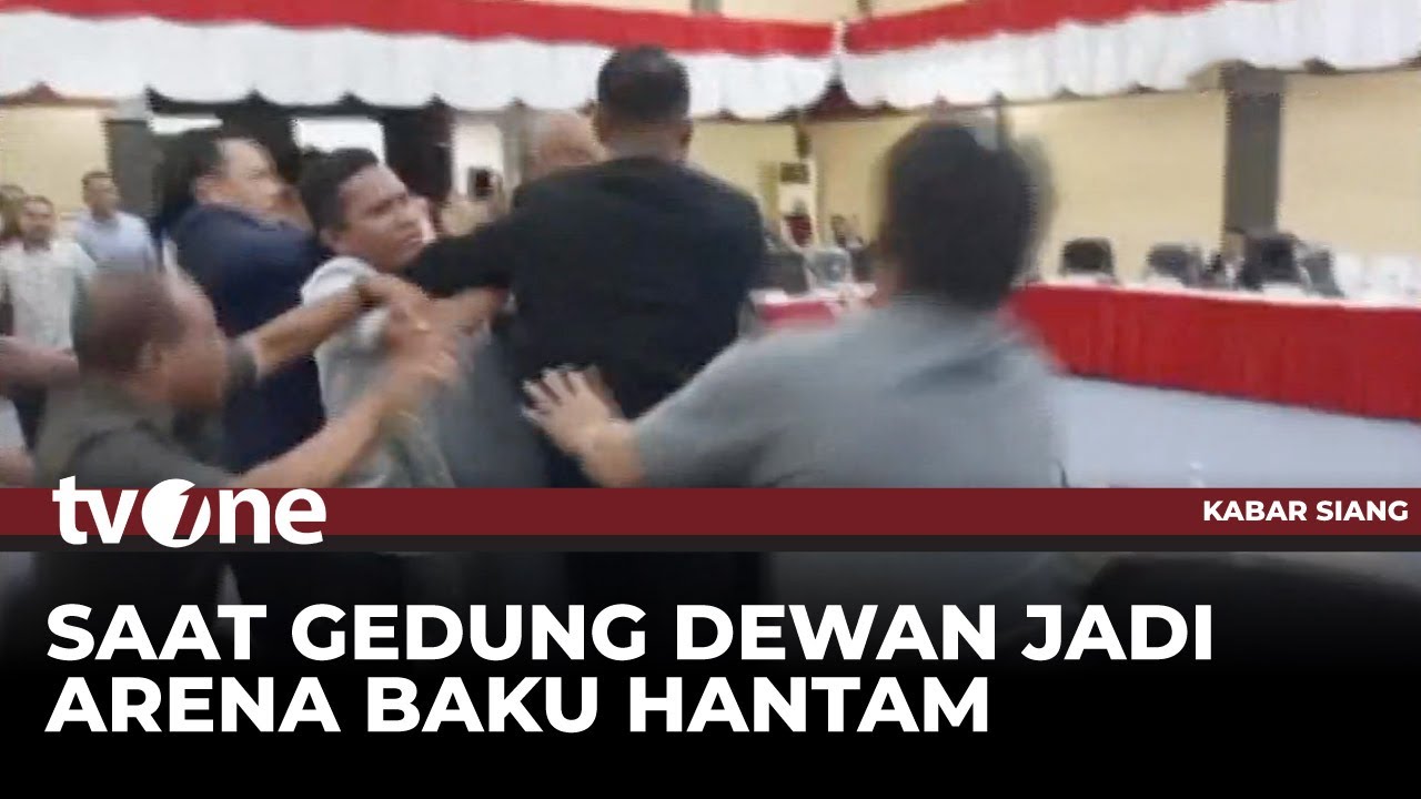 Gedung Dewan Berubah jadi Arena Pertarungan, Rapat Paripurna Ricuh | tvOne