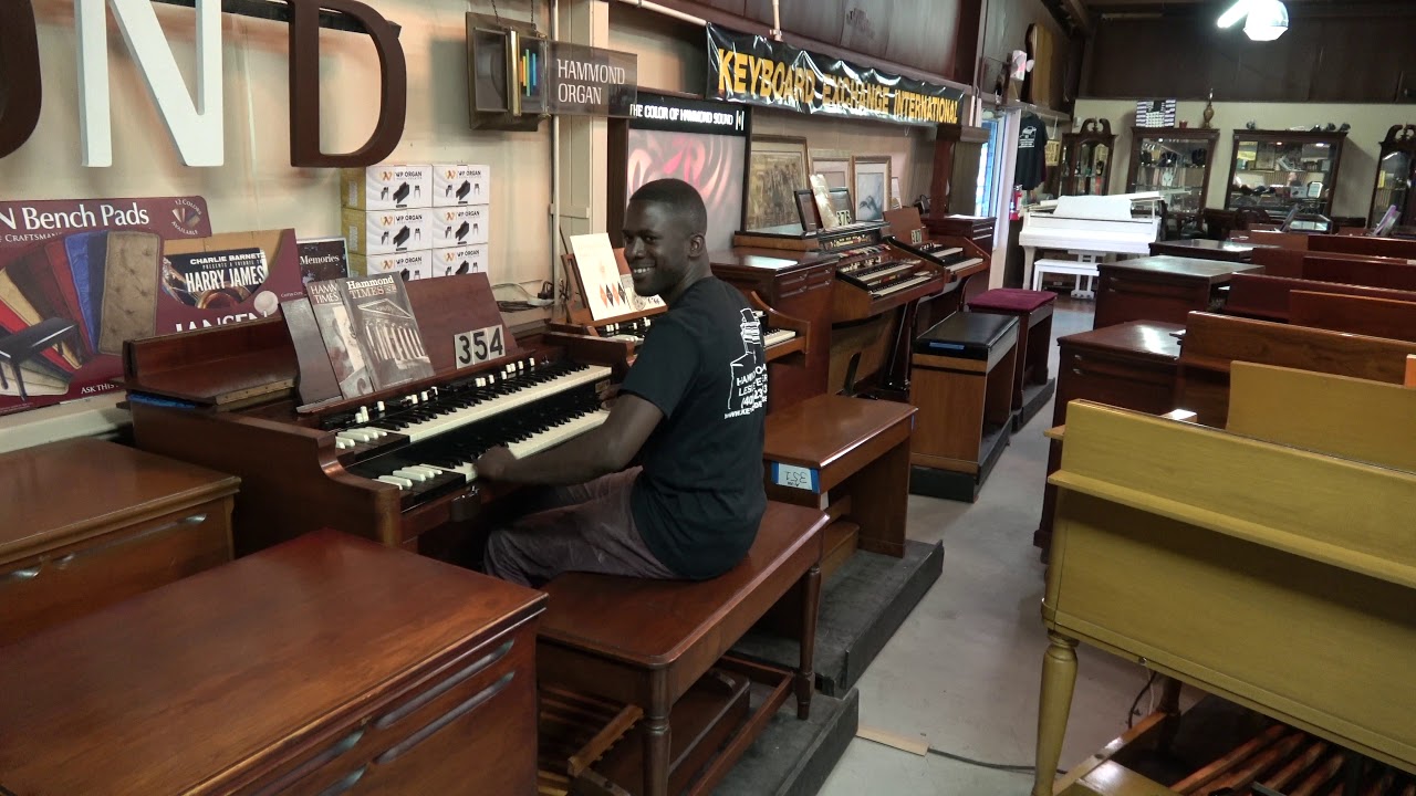 # 354 Hammond B2 with Leslie at Keyboard Exchange International