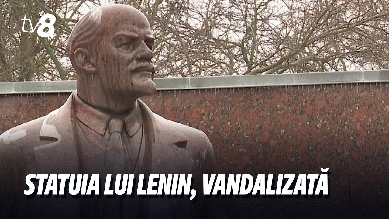Pe monument au fost scrise mesaje și desenate simboluri naziste