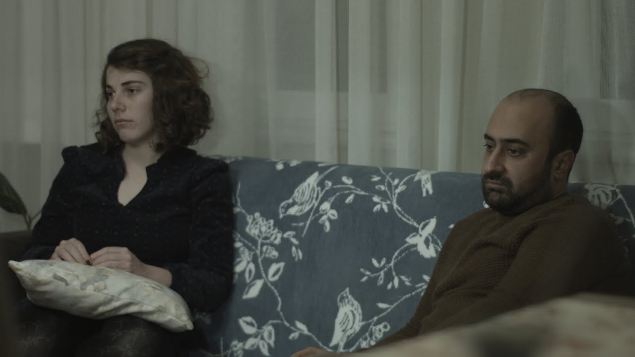 Di Navberê De/In Between/Arada (2018)