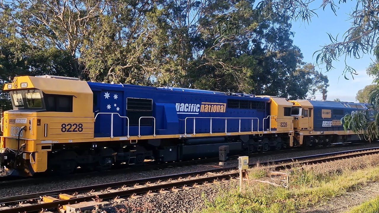 14/03/26 Pacific National Garbage Train 2120 passing Chullora West Junction 