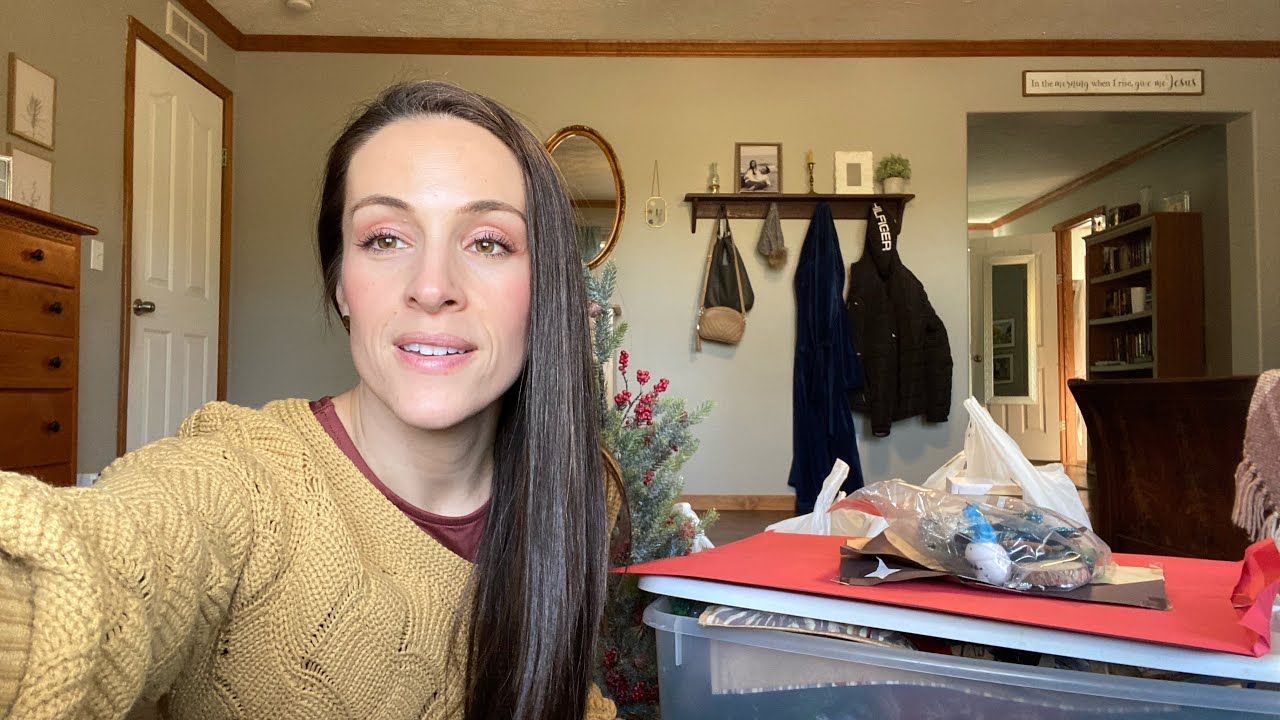Christmas Decor | Purge, Shop, and Decorate with me!
