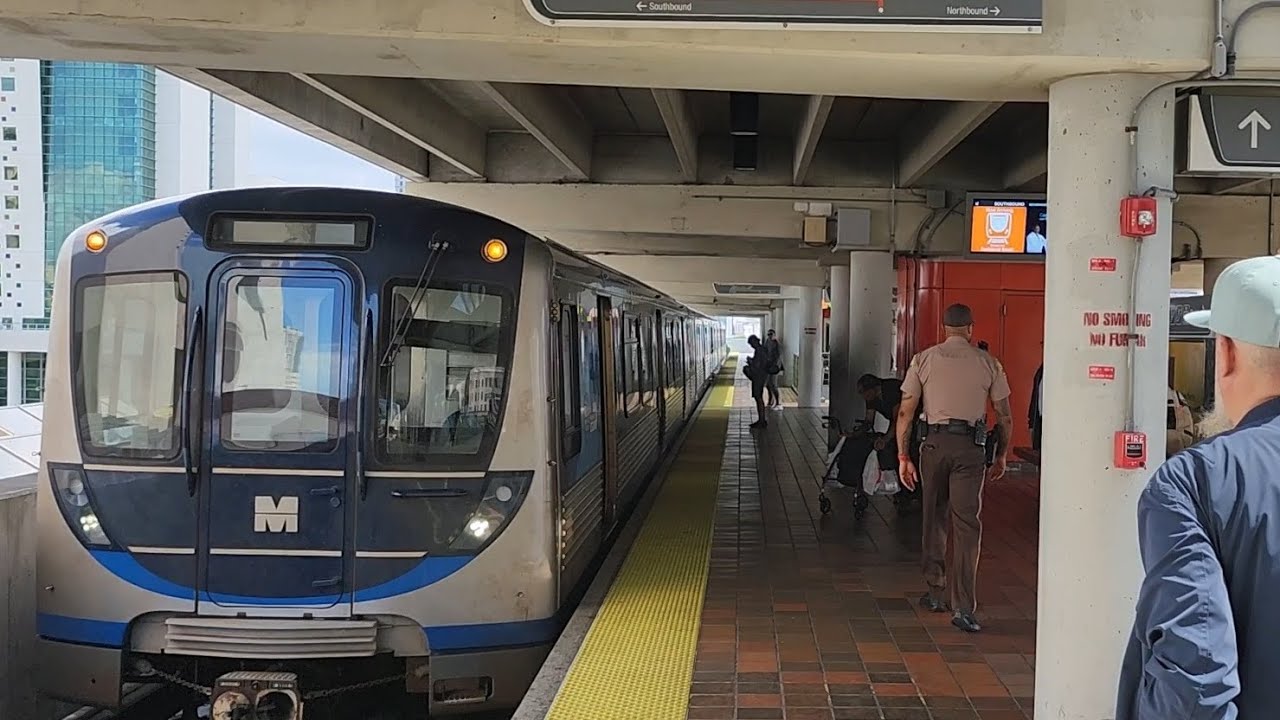 Miami Metrorail Southbound Orange Line Train ride from Government Center to Dadeland North Station.