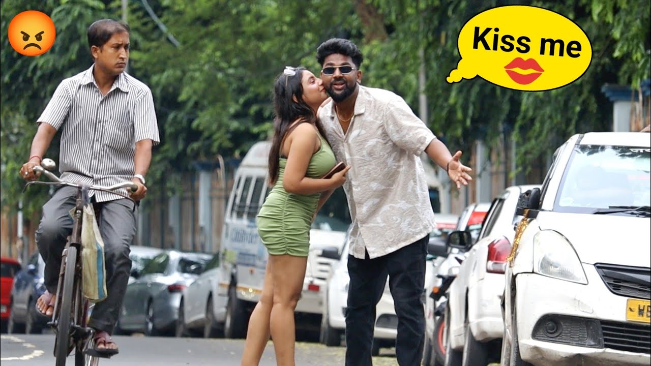 Giving Secret Love Letter to Strangers Girl 😳😱 PrankBuzz