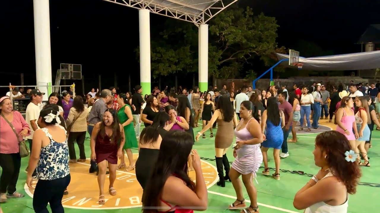 Baile de fiesta patronal 2025 en Santa Cruz Tutiahua Zacatepec Oaxaca