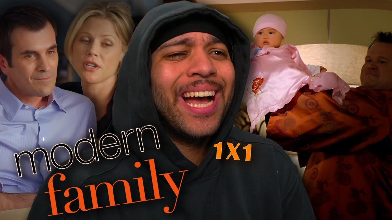 THIS FAMILY IS HILARIOUS!!! | Modern Family 1x1 'Pilot' First Reaction!